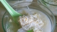  Wah sop durian ini mantap jadi takjil buka puasa. Selain daging durian yang lembut manis beraroma semerbak, ada juga pelengkapnya yakni kolang kaling dan kelapa muda. Foto: Istimewa