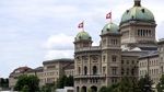 Dahsyatnya Kilat yang Terangi Langit di Atas Istana Federal Swiss Dahsyatnya Kilat yang Terangi Langit di Atas Istana Federal Swiss