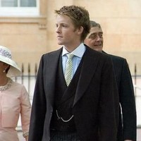 Hugh Grosvenor yang bergelar 7th Duke of Westminster dikenal sebagai bangsawan sekaligus pengusaha muda. Ia masih termasuk dalam lingkaran keluarga Kerajaan Inggris. Ia bahkan ditunjuk sebagai ayah baptis dari Pangeran George, anak pertama Pangeran William dan Kate Middleton. Foto: Dok. Getty Images