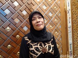 Tangis Suciati Dengar Azan Pertama dari Masjid yang Dibangunnya