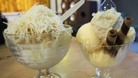 Pilih es krim durian atau sop durian hayo? Dua-duanya pasti enak dan menggoda sih. Apalagi sama-sama terbuat dari daging durian. Foto : Instagram @tupaimakan