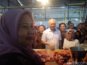 Fluktuasi Harga Daging Ayam Masih Jadi PR Mendag