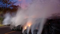 Penampakan lava di Jalan Pohoiki dekat Jalan Raya 132, Pahoa, Hawaii. (Foto: Dok. REUTERS/Marco Garcia)