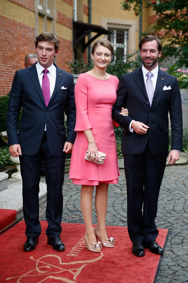 Namanya mungkin belum setenar Pangeran William, tapi Pangeran Sebastien (paling kiri) dari Luxembourg juga tak kalah memesona. Lahir 26 tahun lalu, Pangeran Sebastien adalah bungsu dari lima bersaudara anak Grand Duke Henri dan Grand Duchess Maria Teresa.  Foto: Dok. Getty Images, Instagram