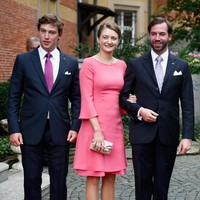 Namanya mungkin belum setenar Pangeran William, tapi Pangeran Sebastien (paling kiri) dari Luxembourg juga tak kalah memesona. Lahir 26 tahun lalu, Pangeran Sebastien adalah bungsu dari lima bersaudara anak Grand Duke Henri dan Grand Duchess Maria Teresa.  Foto: Dok. Getty Images, Instagram