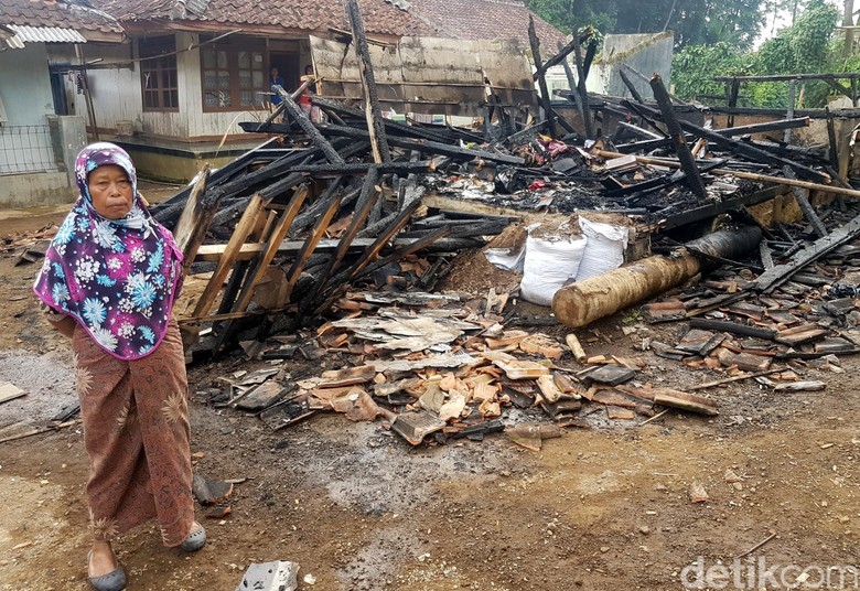 Kebakaran, Seorang Nenek di Sukabumi Selamatkan Tetangganya