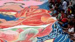 Foto: Waisak di Malaysia, Umat Buddha Bentangkan Thangka Raksasa