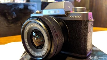 Vendor asal Jepang itu membekalinya dengan dengan sensor APS-C yang resolusinya 24,2 megapixel.  Foto: Adi Fida Rahman/detikINET