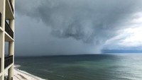 Penampakan badai Alberto di Pantai Orange, Alabama, Amerika Serikat (Foto: Dok. David Green/@dsg_dukester/Twitter/via REUTERS)