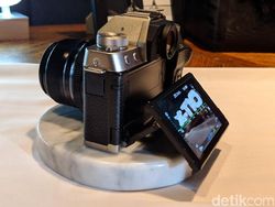 Penampakan Fujifilm X-T100 Bergaya Retro