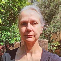 Dan benar saja, dengan segala teknik yang disebutkannya, Chriss mampu mengubah para wanita tua ini menjadi sama menariknya seperti gadis muda. Salah satunya adalah Joanna yang sudah berusia 58 tahun ini. Foto: Dok. Dollhouse Photography