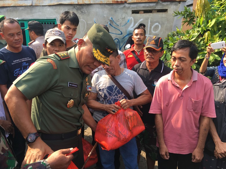 Tinjau Lokasi Kebakaran Bidara Cina, Pangdam Jaya Beri Bantuan Tinjau Lokasi Kebakaran Bidara Cina, Pangdam Jaya Beri Bantuan