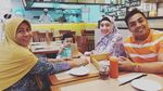 Pose Keren Ustaz Riza Muhammad Saat Makan Pindang dan Minum Jus