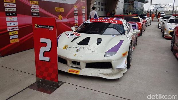 Renaldi Hutasoit Podium 2 di Ferrari Challenge Shanghai