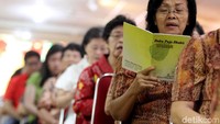 Suasana perayaan berlangsung khidmat.