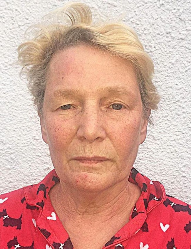 Wanita berusia 65 tahun bernama Jane ini terlihat sudah berkeriput pada wajah hingga lehernya. Foto: Dok. Dollhouse Photography