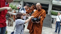 Ritual Pindapatta merupakan ritual pemberian dana makanan kepada para biksu oleh masyarakat atau umat.