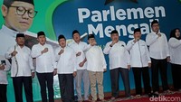 Begini suasana saat Fraksi PKB mengadakan acara khataman Alquran dan berbagi bersama anak yatim.