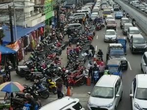 Potret Semrawutnya PKL dan Kendaraan di Jatinegara