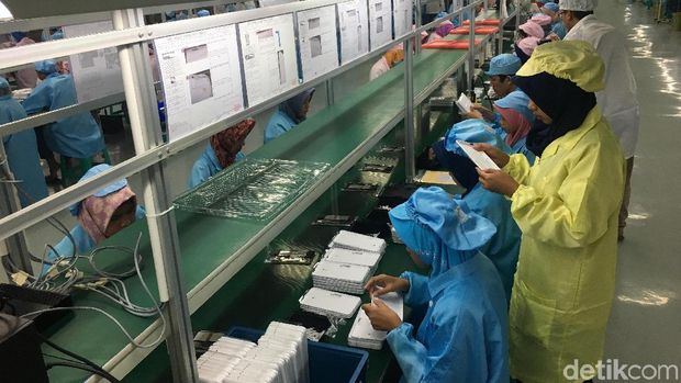 Depan Menkominfo, Advan Pamer Pabrik Andalannya
