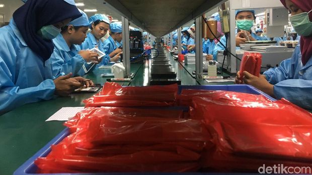 Depan Menkominfo, Advan Pamer Pabrik Andalannya