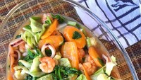 Selain udang, cumi yang kenyal juga enak lho dicampur ke dalam capcay gurih penuh sayuran, seperti milik @dayasundari. Foto: Istimewa