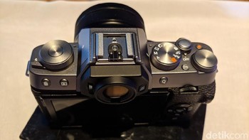 Kamera X-T100 dilengkapi RAM 8 GB, dua kali lebih besar dari X-A5. Alhasil dapat melakukan shooting 6fps pada 26 frame. Kecepatan auto fokus pun lebih baik. Foto: Adi Fida Rahman/detikINET