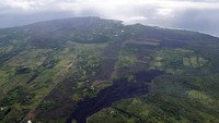 Lava memotong area Malama Ki menuju lautan dekat Pahoa, Hawaii, AS (Foto: Dok. REUTERS/Marco Garcia)