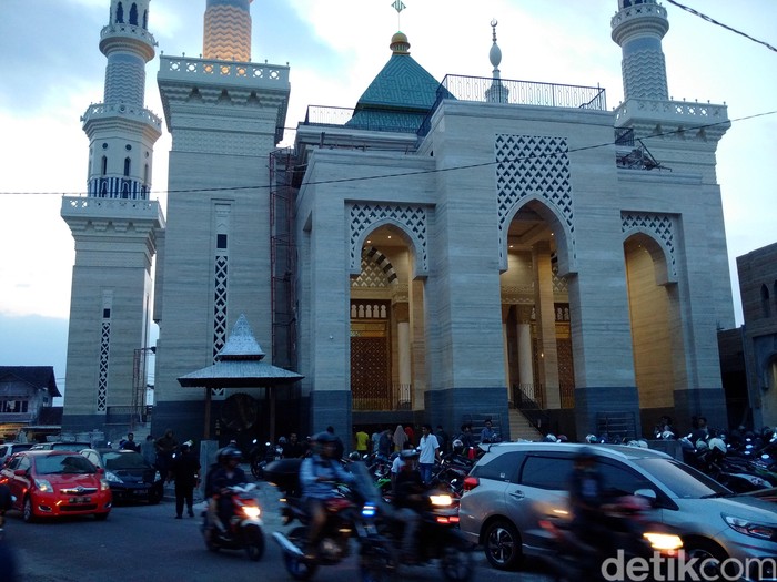 Masjid Suciati Saliman yang dibangun seorang pedagang ayam di Sleman