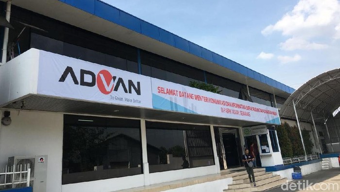 FOTOINET Menkominfo ke pabrik Advan Semarang