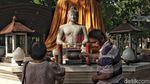 Umat Budha di Jakut Lakukan Ritual Pindapatta