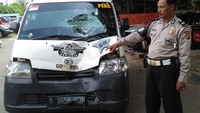 Saat itu, petugas PPSU bernama Kamsah (51) tengah menyapu jalan di Jalan Perintis Kemerdekaan, Kelapa Gading, Jakarta Utara. (Foto: dok. Laka Lantas Jakarta Utara)