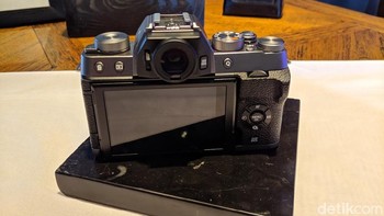 Kamera X-T100 turut membawa teknologi autofocus phase detect 91 titik.  Foto: Adi Fida Rahman/detikINET