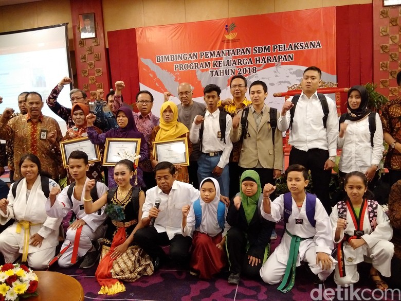Program PKH Ditargetkan Turunkan Angka Kemiskinan Jadi 9 Persen Program PKH Ditargetkan Turunkan Angka Kemiskinan Jadi 9 Persen