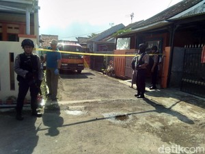 Densus Tangkap Terduga Teroris di Bengkel Las Tasikmalaya