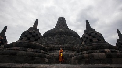 Melihat Ritual Waisak di Candi Borobudur