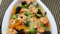 Dipenuhi dengan udang dan brokoli, membuat capcay seafood racikan @helen_ranap ini cocok untuk disantap ketika sahur. Foto: Istimewa