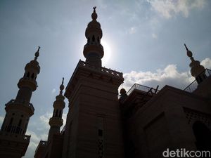 Suciati, Jualan 5 Ekor Ayam Hingga Bangun Masjid Megah di Sleman