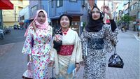 Serunya Keliling Asakusa Sambil Berkimono Hijab