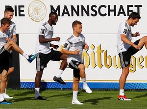 Aturan Loew untuk Skuat Jerman: Tak Ada Seks, Alkohol, dan Media Sosial