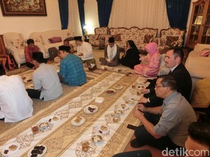 Bukber KBRI Baku: Cerita Hangat, Kuliner Nusantara dan Pimpinan Ponpes Gontor