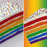 Tas berbentuk rainbow cake ini terlihat enak, terlalu sayang untuk dipakai sebagai tas ya. Foto: Instagram/rommydebommy