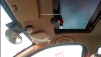 Mobil listrik jiplakan itu memiliki motor listrik kecil 73 volt, 4.000 watt. Baterainya bisa dicas selama 6-8 jam untuk terisi penuh. Foto: Pool (Carscoops)
