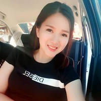 Tolong penjarakan saya, buat aku melakukan apapun yang kamu mau, canda netizen yang berkomentar di foto yang ada di Facebook Oli Lee. Foto: Dok. Facebook/Oil Lee