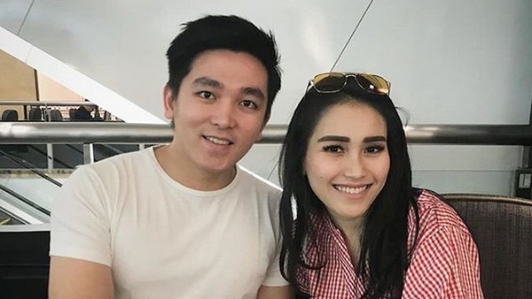 Dokter Ganteng yang Dekati Ayu Ting Ting, Vanessa Angel Gandeng Pacar