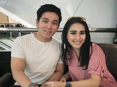 Dokter Ganteng yang Dekati Ayu Ting Ting, Vanessa Angel Gandeng Pacar