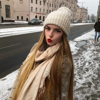 Pada akun Instagram pribadinya, Oksana kerap kali membagikan foto-foto berbagai aktivitas dirinya yang jauh dari gambaran guru matematika selama ini. Foto: Instagram