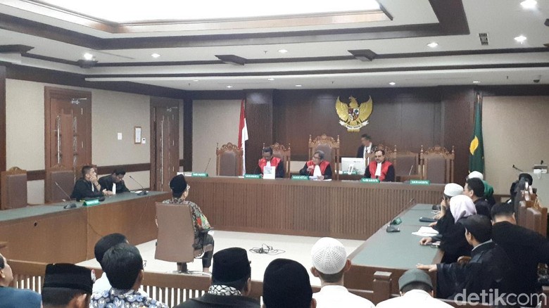 Alfian Tanjung Divonis Bebas dalam Kasus Ujaran Kebencian Alfian Tanjung Divonis Bebas dalam Kasus Ujaran Kebencian