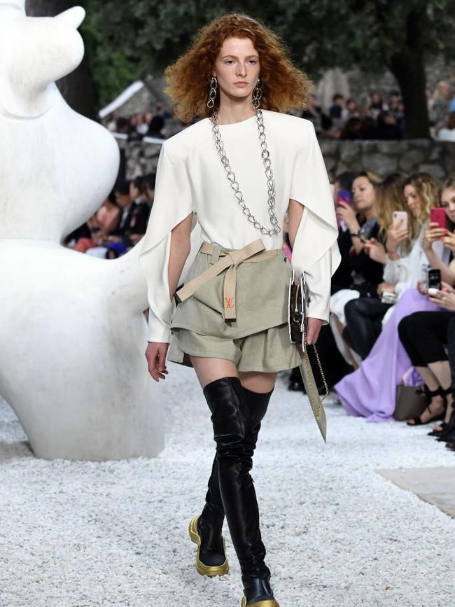 Inspirasi tersebut ia tuangkan lewat penampilan para model berambut merah, tampilan khas rambut Grace. (Foto: Getty Images)