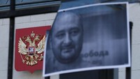 Semasa hidup, Babchenko pernah mengulas soal pengiriman kontraktor militer privat Rusia ke Suriah dan menulis soal ditembak jatuhnya pesawat Malaysia Airlines (MAS) MH17 pada Juli 2014 di Ukraina bagian timur. Pekan lalu, tim penyidik internasional menyatakan Rusia bertanggung jawab atas tragedi MH17. Rusia berulang kali membantah keterkaitan dengan insiden itu.